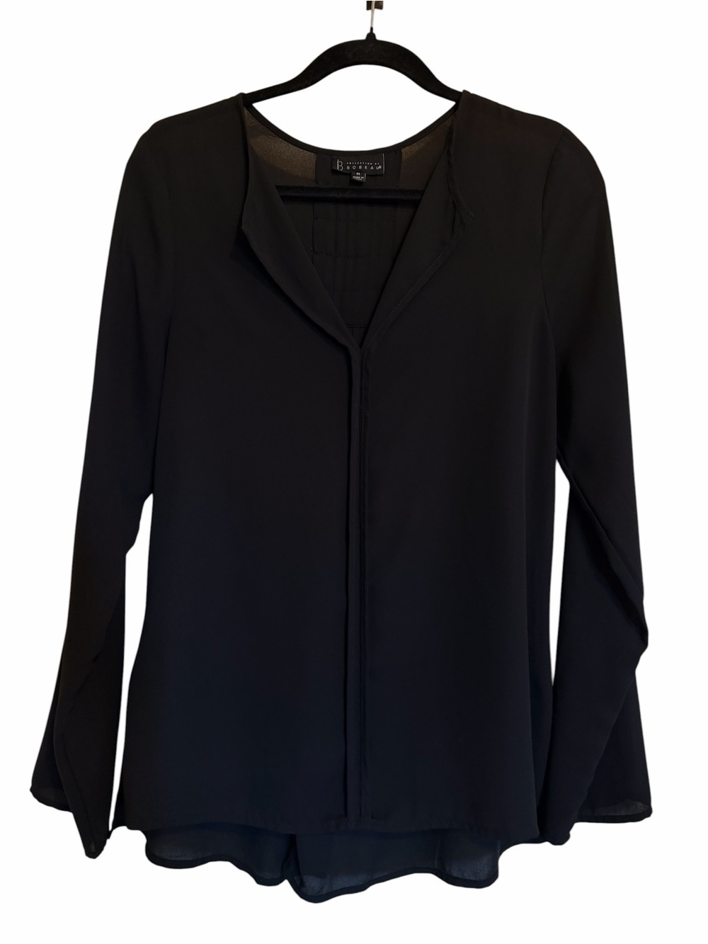 BOBEAU BlackPleated Back V-Neck Blouse